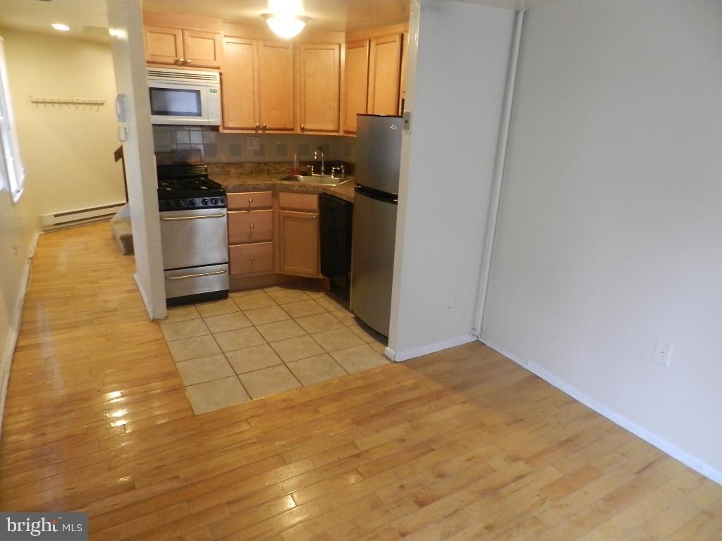 929 Spruce Street - Photo 14