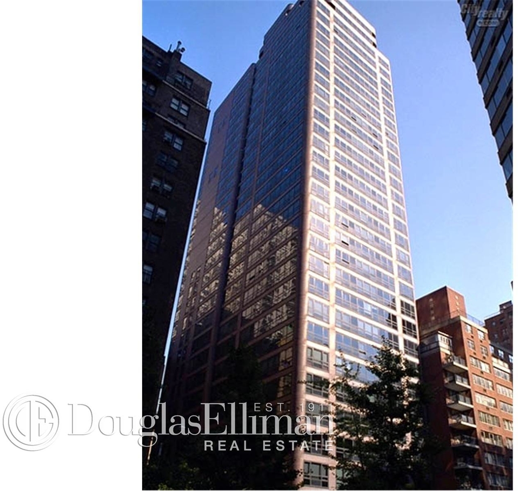 415 East 54th St - Photo 3