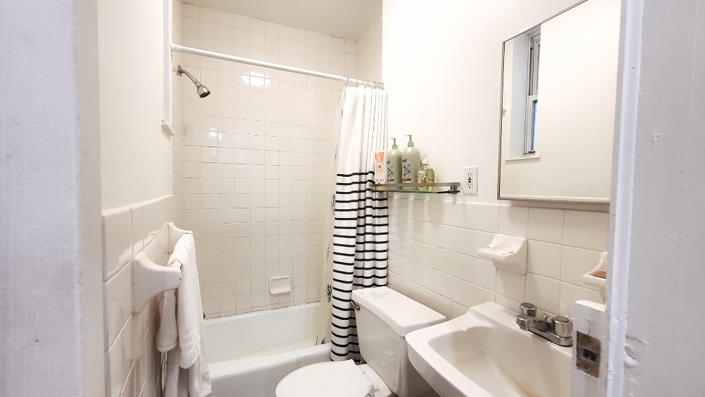 231 East 10th Street - Photo 7