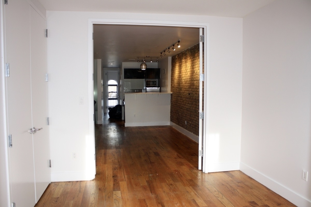 634 Wilson Avenue - Photo 3