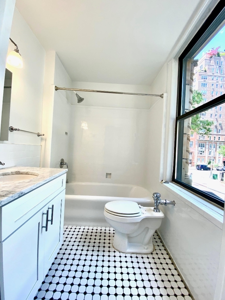 213 Madison Avenue - Photo 5