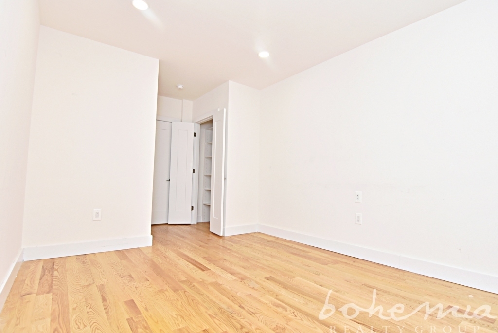 510 Manhattan Avenue - Photo 2