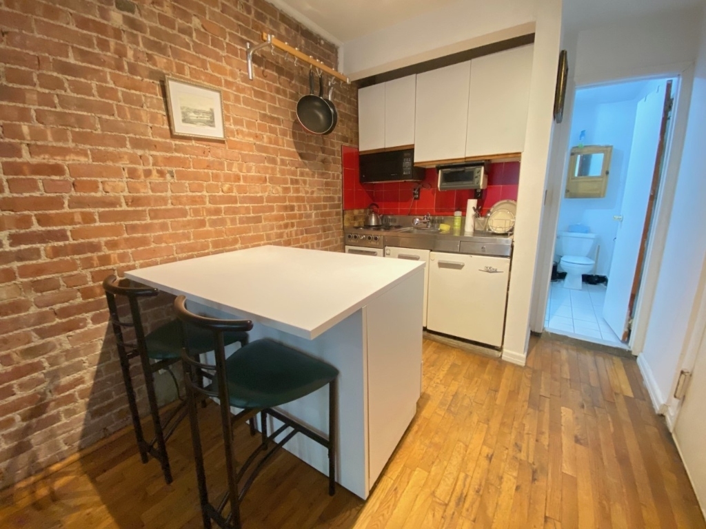 309 West 21st Street - Photo 4