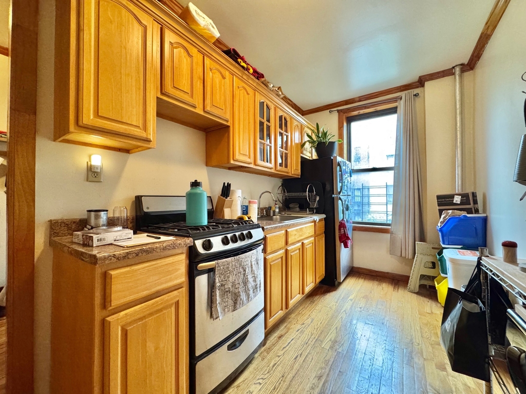 280 Crown Street - Photo 1