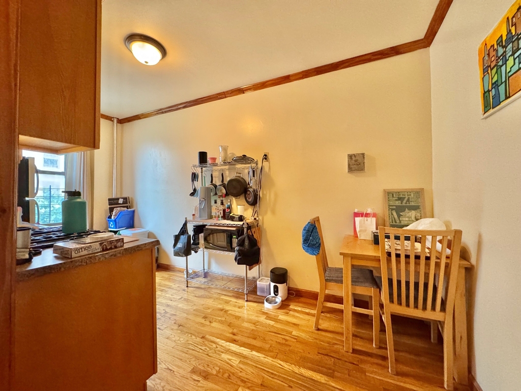 280 Crown Street - Photo 4