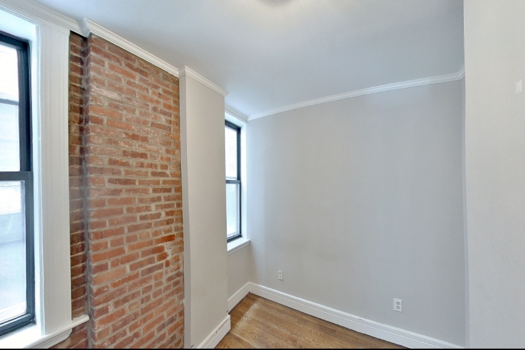 336 East 18th Street - Photo 3