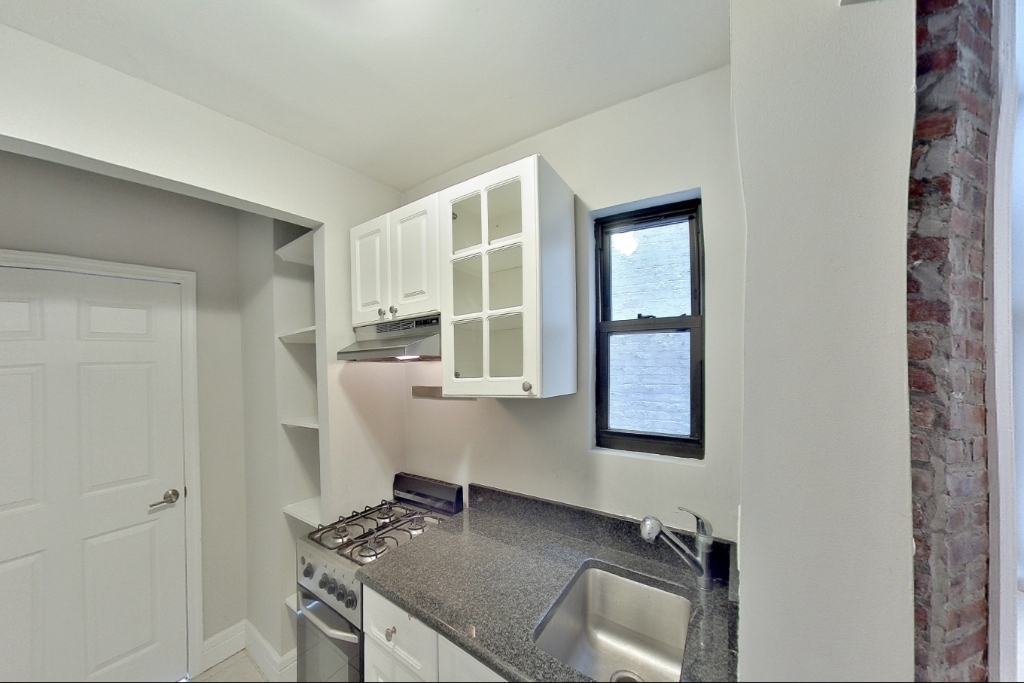 336 East 18th Street - Photo 4