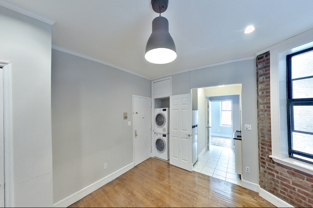 336 East 18th Street - Photo 1