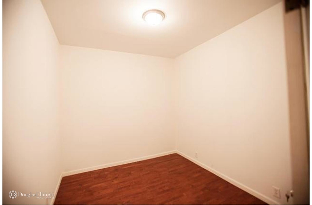 1391 Park Pl - Photo 3