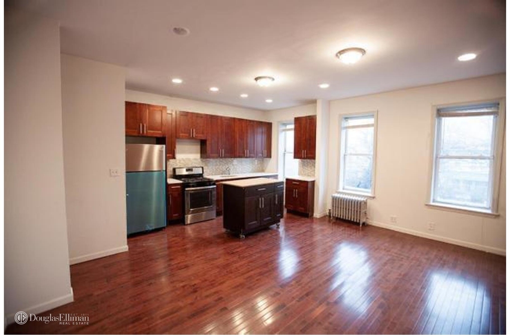 1391 Park Pl - Photo 0