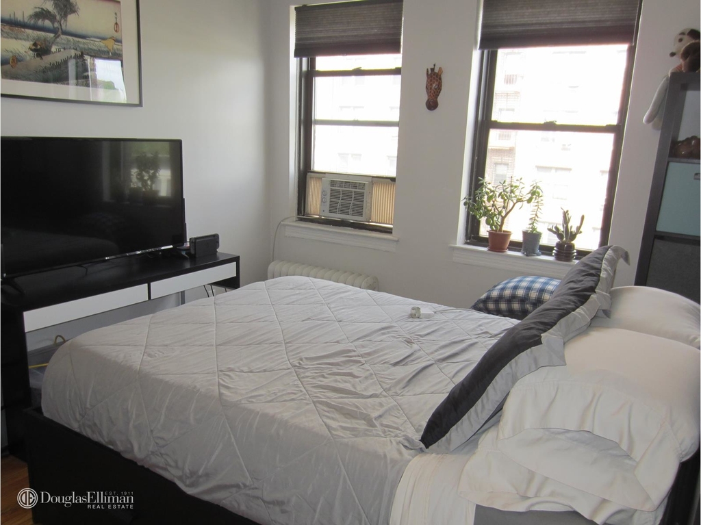 402 Bay Ridge Pkwy - Photo 3