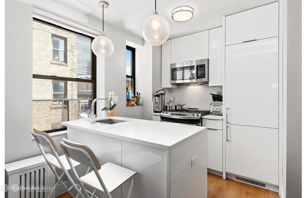 308 West 30th St - Photo 1