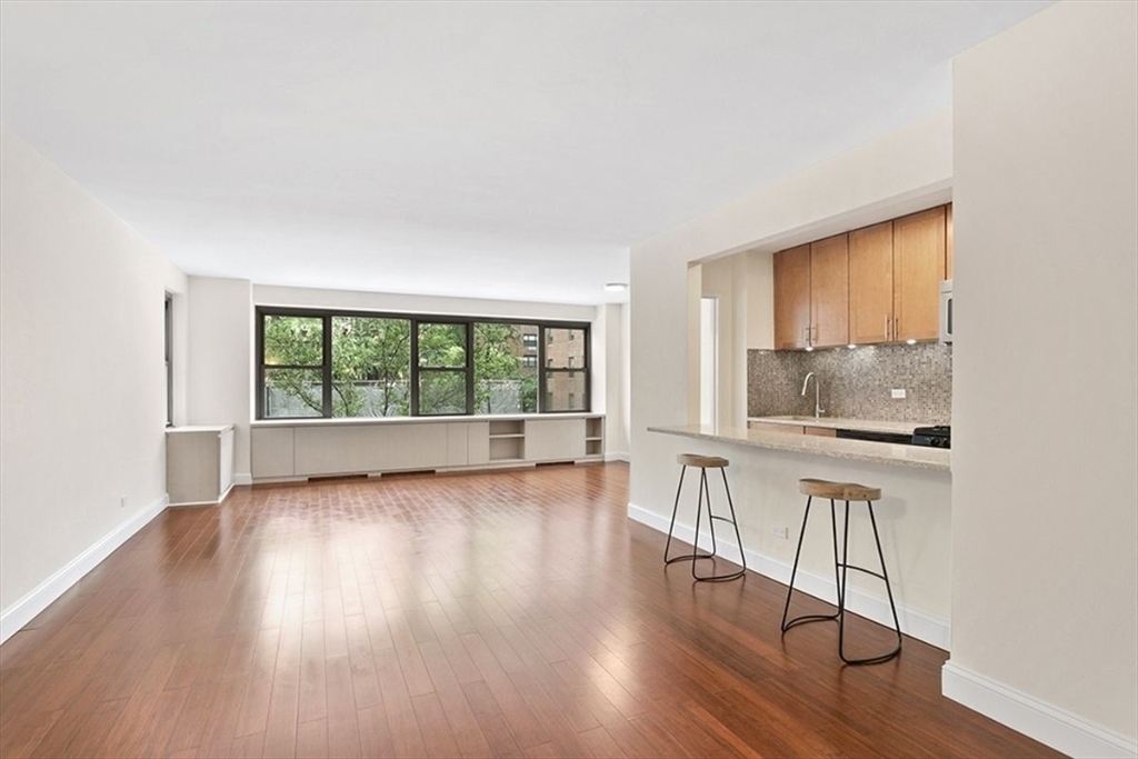 420 East 55th Street - Photo 1