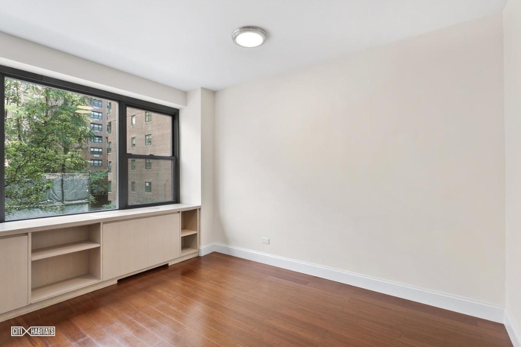 420 East 55th Street - Photo 6