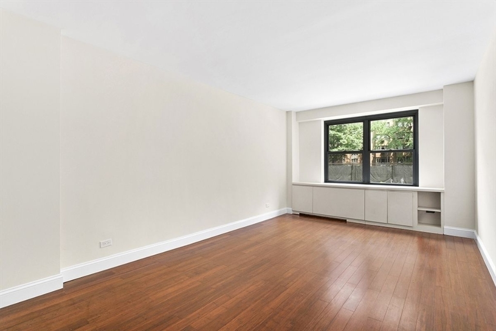 420 East 55th Street - Photo 7