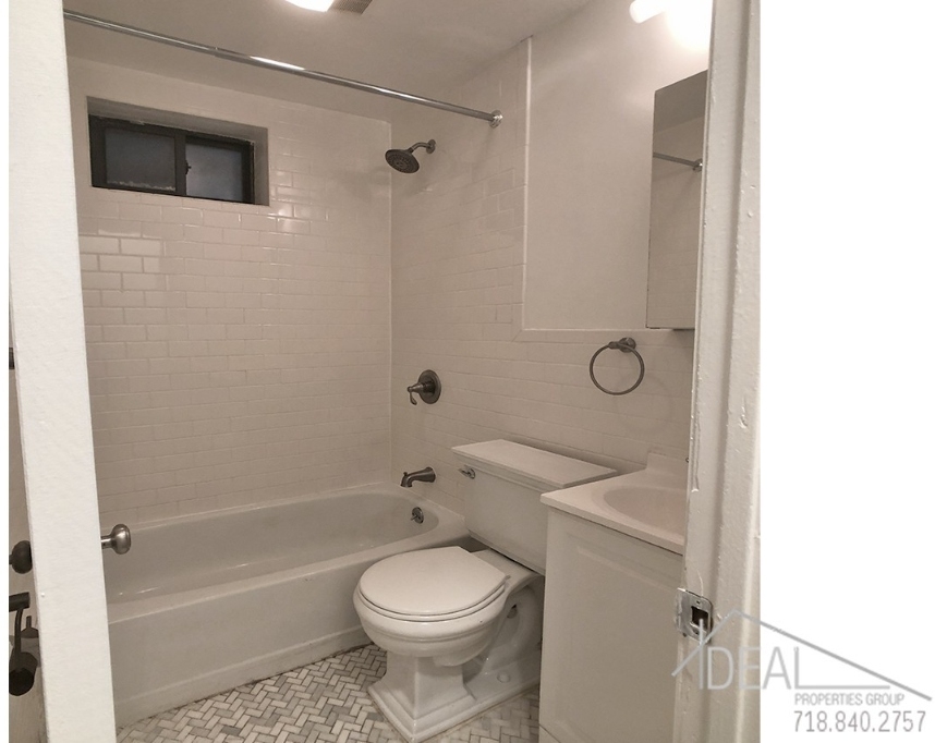 262 Saint James - Photo 6