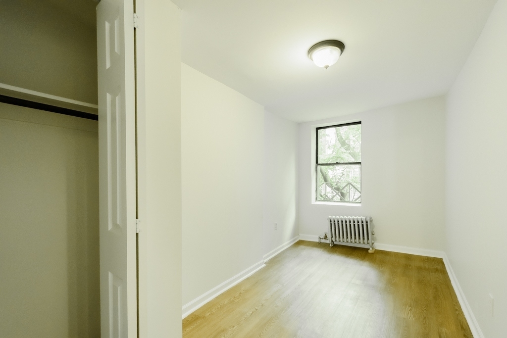 92 Saint Mark's Place - Photo 3