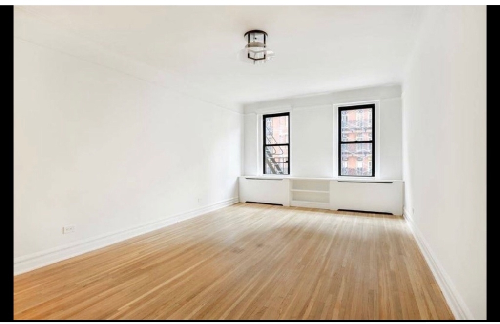 225 West 23rd Street - Photo 1