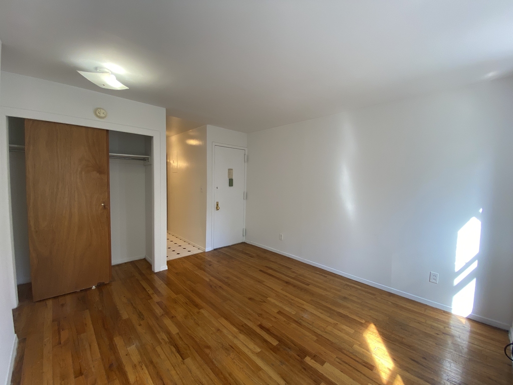 330 East 74 4c - Photo 1