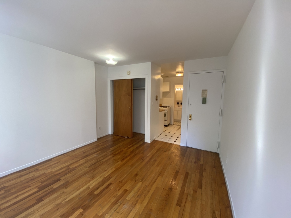 330 East 74 4c - Photo 2