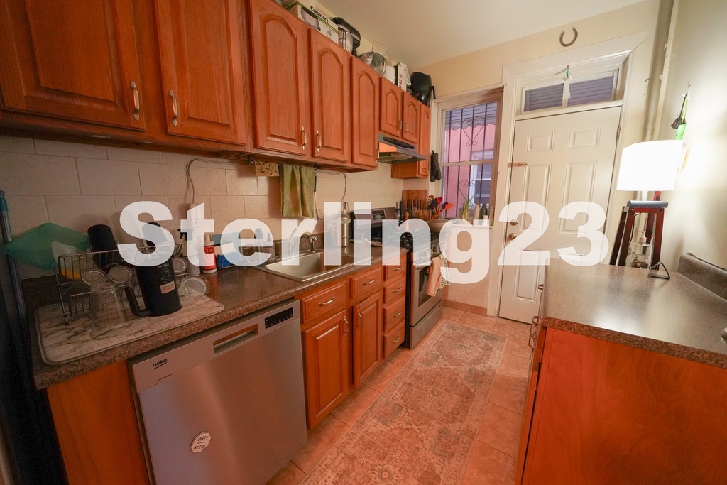 23-75 Crescent Street - Photo 5