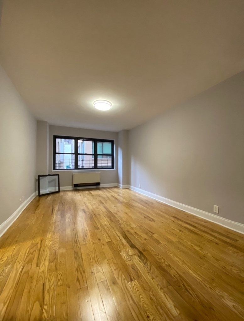 301 East 47th Street - Photo 2