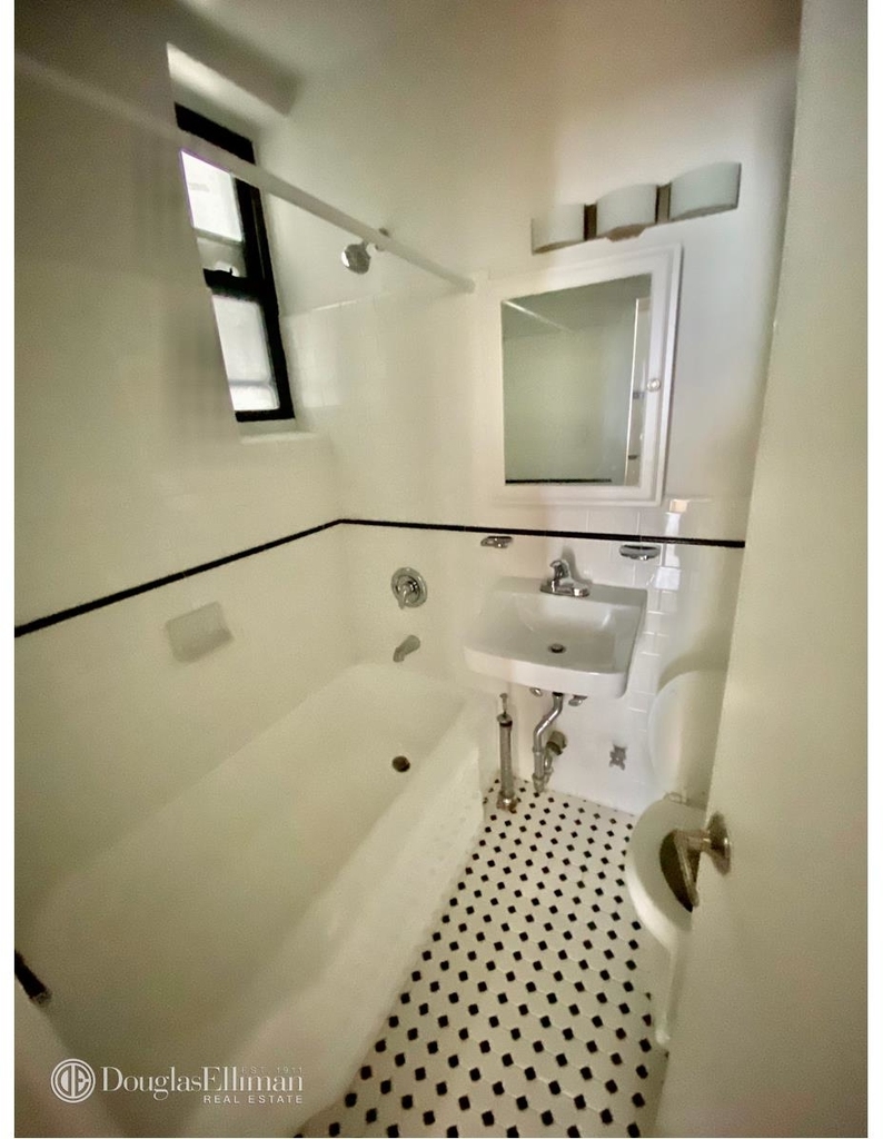 313 East 90th St - Photo 3