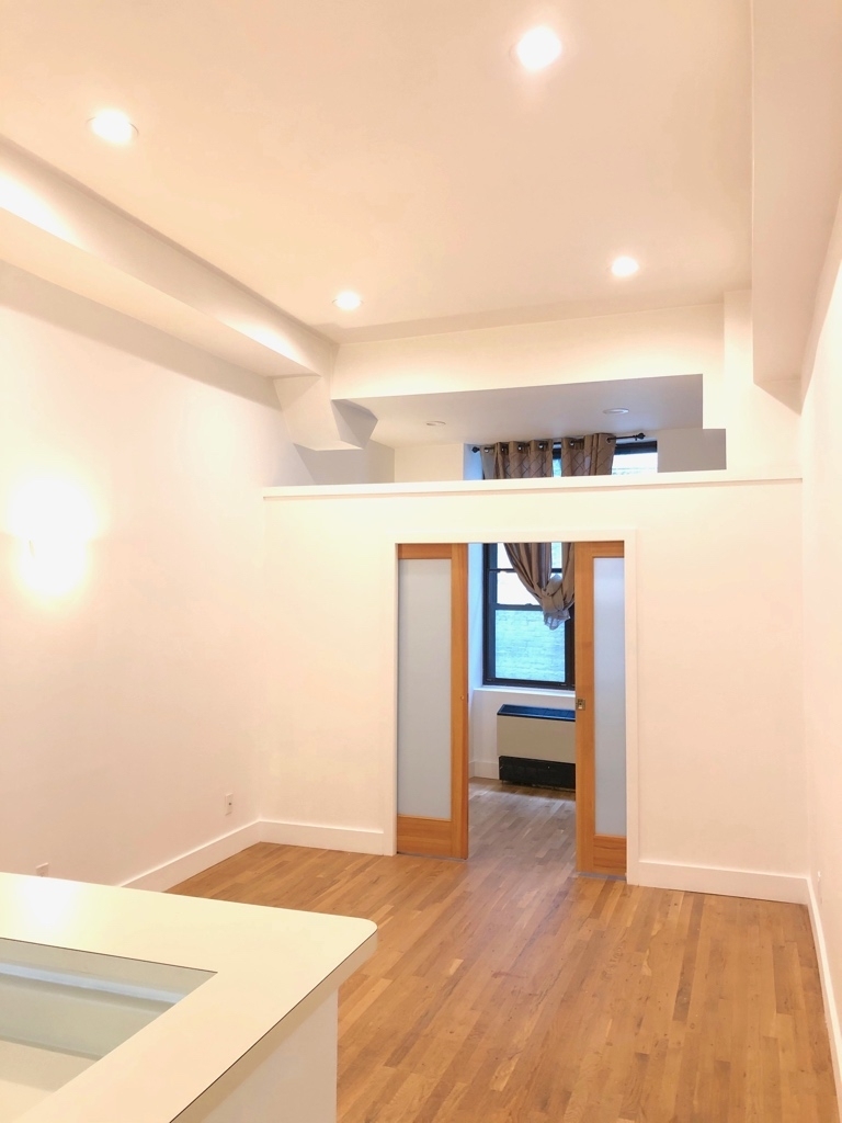 2nd Ave & East 37th Street mos 1br - Photo 3