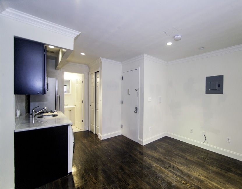 522 East 5th Street - Photo 1