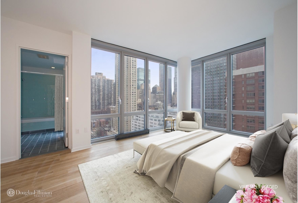 310 West 52nd St - Photo 11