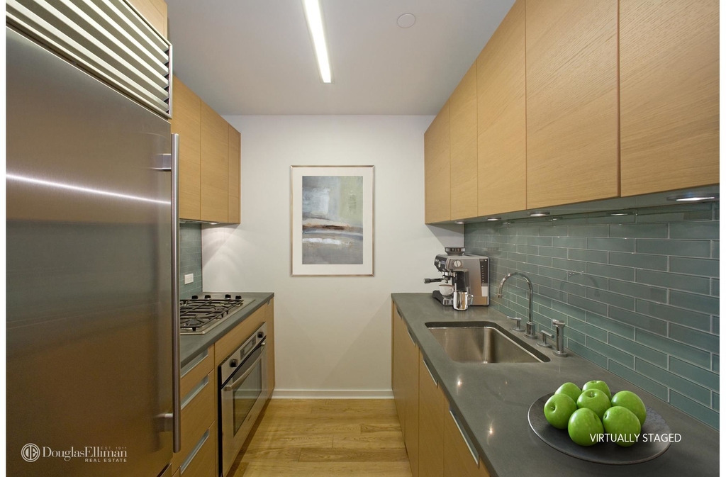 310 West 52nd St - Photo 12