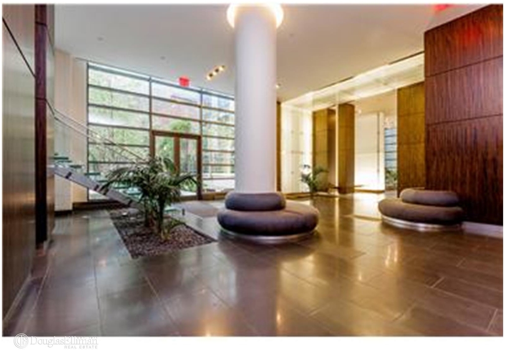 310 West 52nd St - Photo 6
