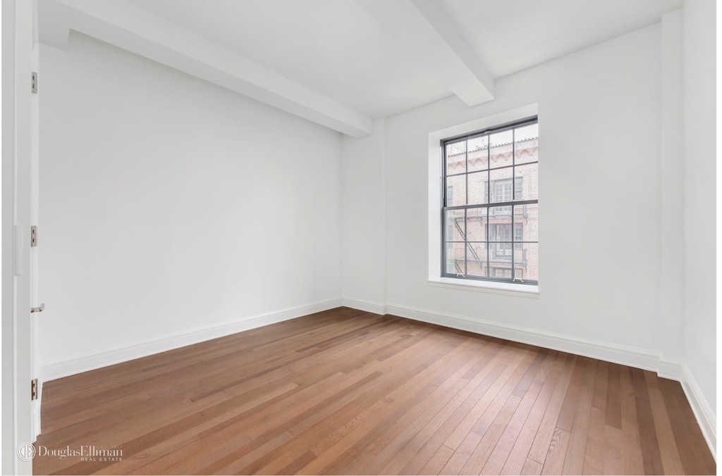 160 West 12th St - Photo 3