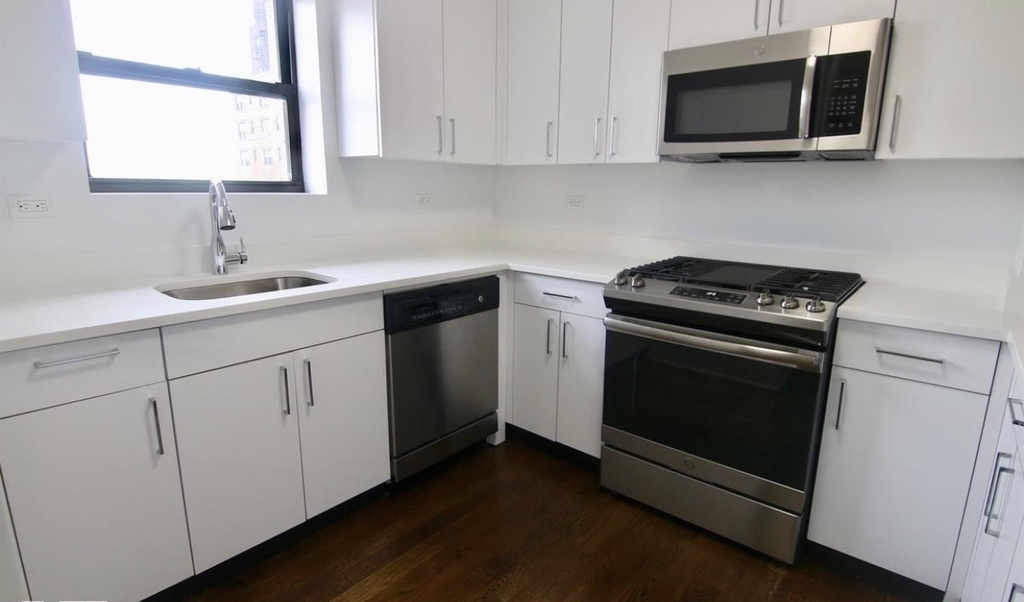 145 East 16th Street - Photo 3