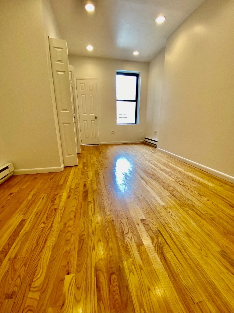 1683 first avenue - Photo 1