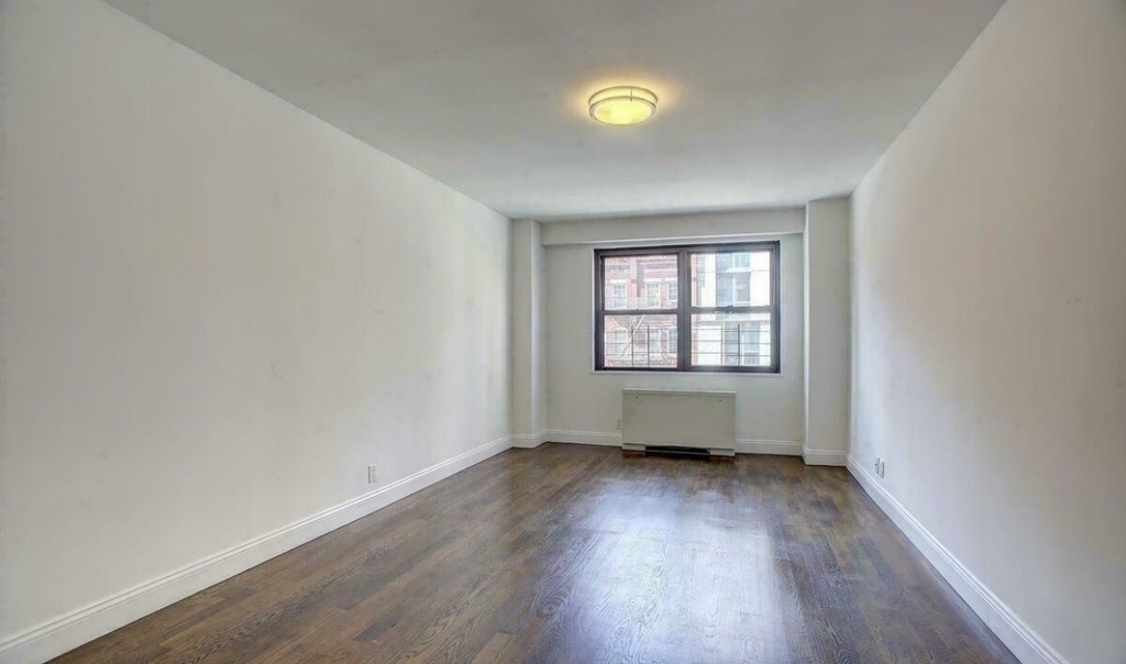 401 East 88th Street - Photo 5