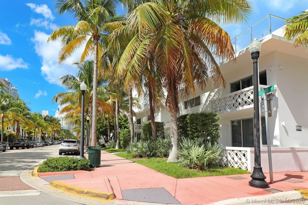 250 Collins Ave - Photo 4