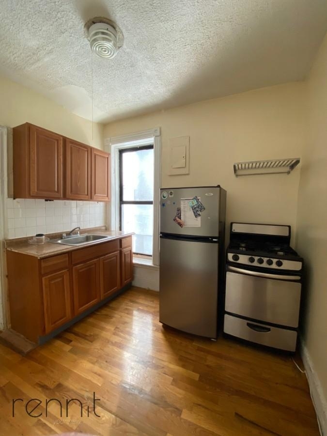 1054 Bergen Street - Photo 15