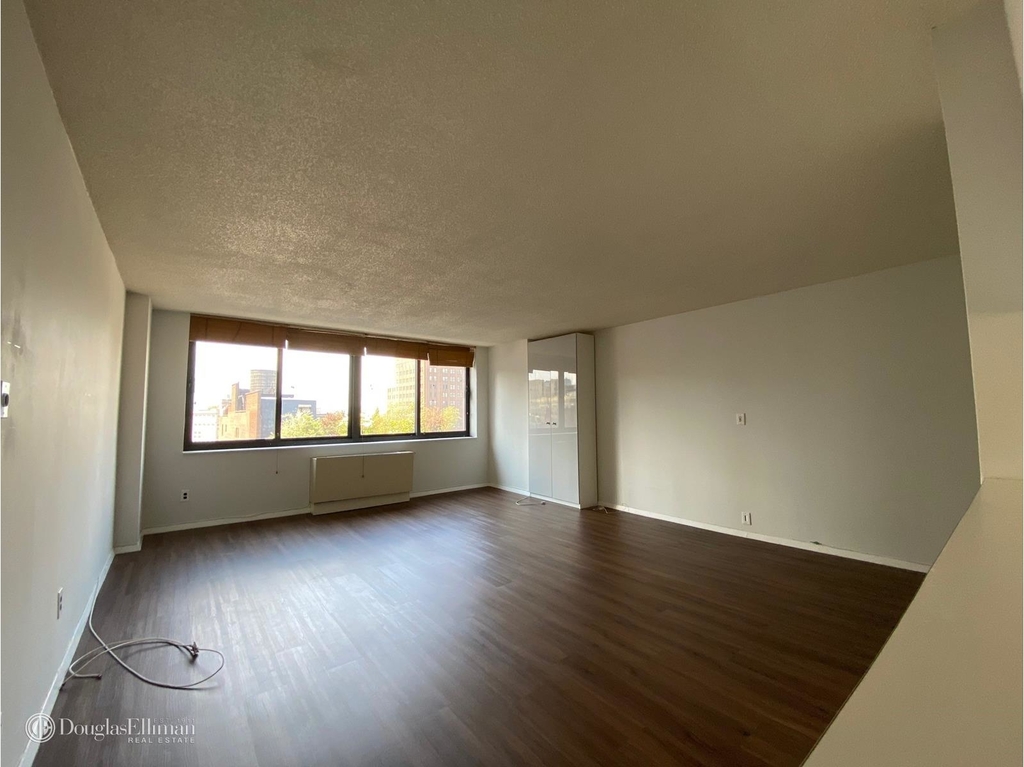 376 Broadway - Photo 2