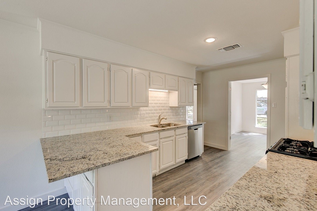 1810 Winewood Lane - Photo 10