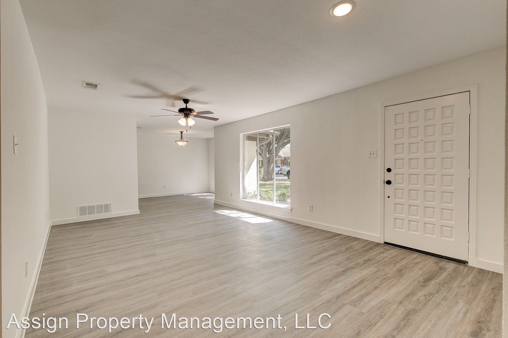 1810 Winewood Lane - Photo 12