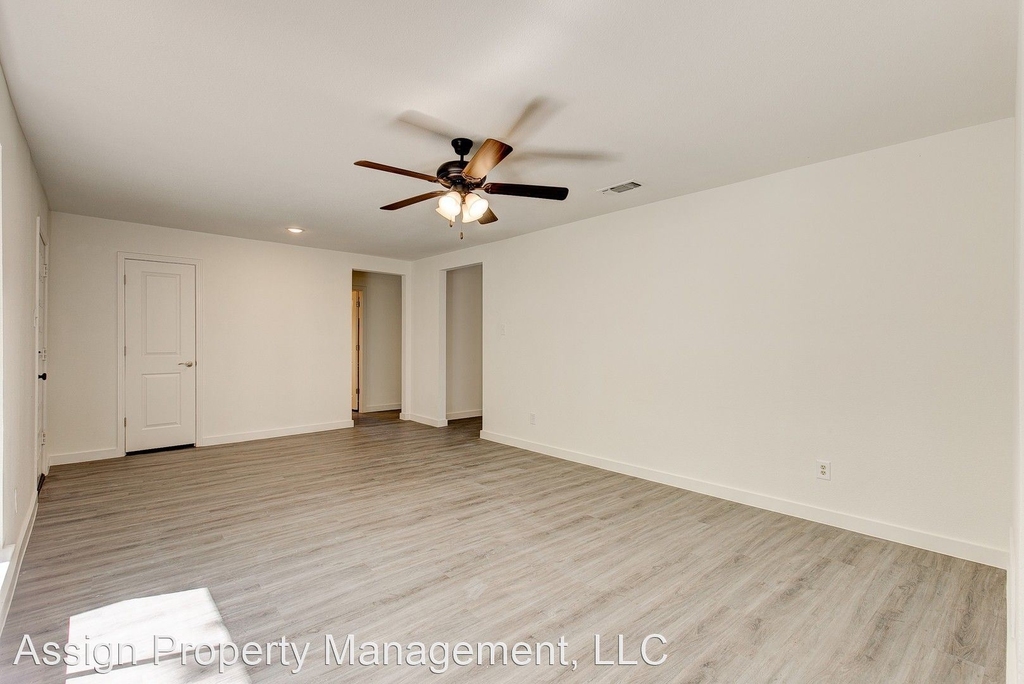 1810 Winewood Lane - Photo 4