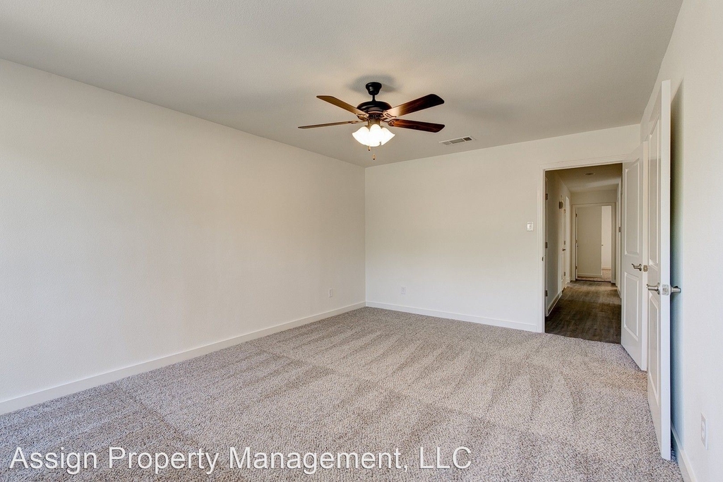 1810 Winewood Lane - Photo 24