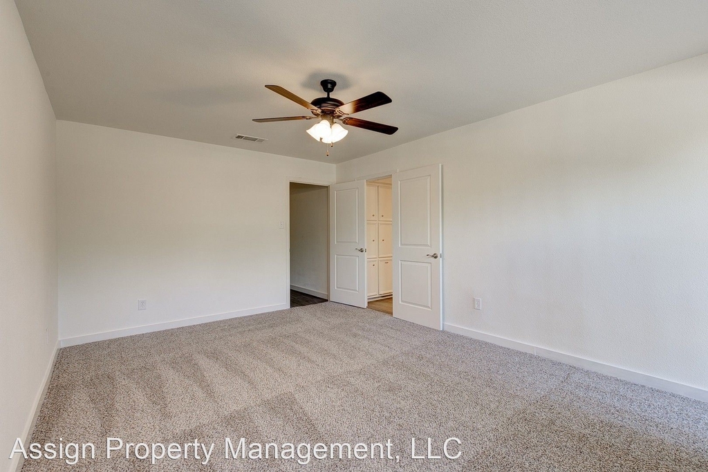 1810 Winewood Lane - Photo 23