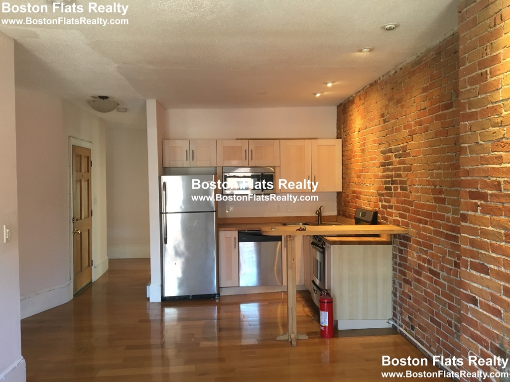 204 Northampton St. - Photo 2