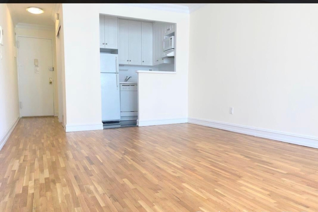 1661 York Avenue - Photo 1