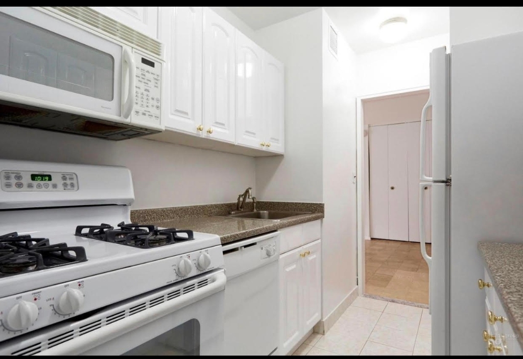 345 East 80th Street - Photo 3