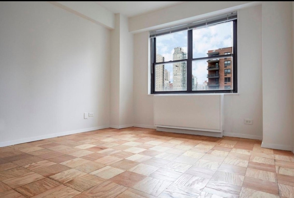 345 East 80th Street - Photo 2