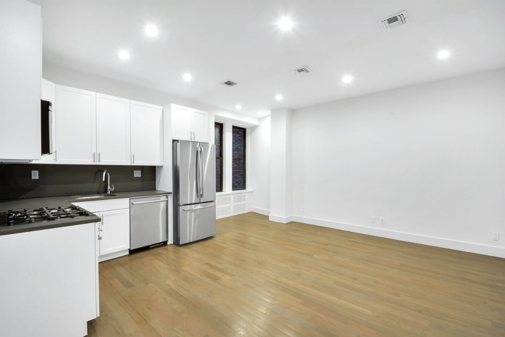 121 Madison Avenue - Photo 1