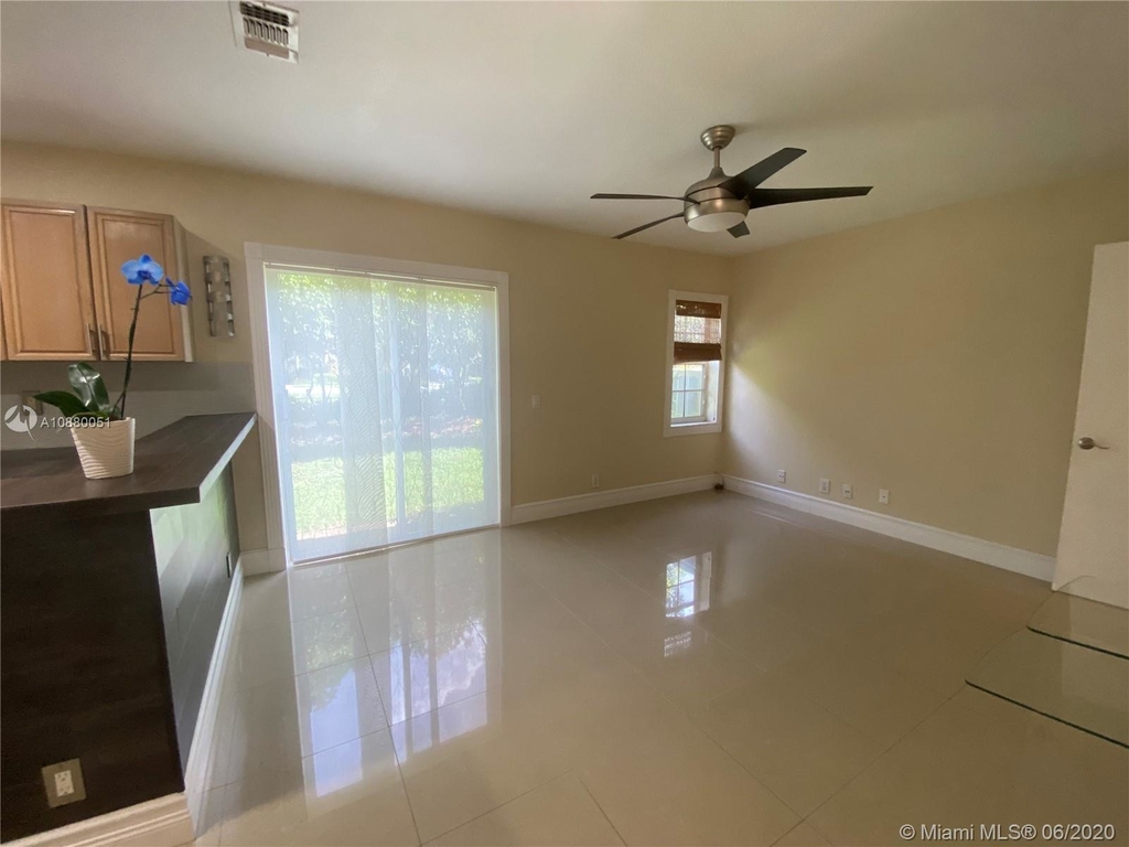 1435 Seabay Rd - Photo 9